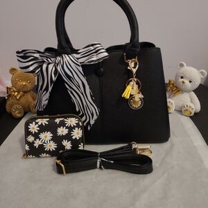 Elegant Black Crossbody Bag with Daisy Print Cardholder
